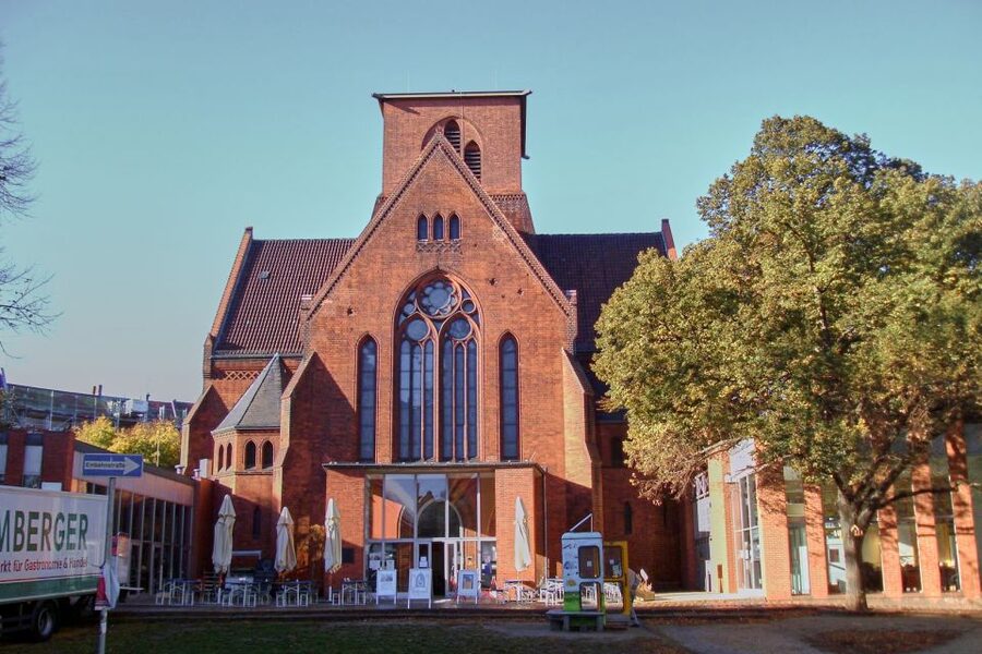 Berlin: Schillerkiez and Rollberg Walking Tour - What the private format means for value