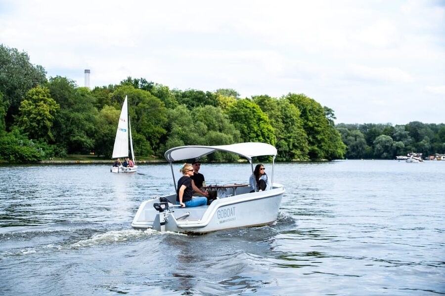 Berlin: Self-Drive Boat Tour - Bringing a picnic, drinks, and a dog