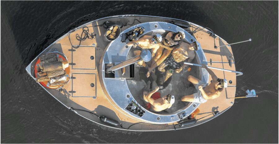 Berlin: Self-drive hot tub boat experience - Keeping the water hot in every season