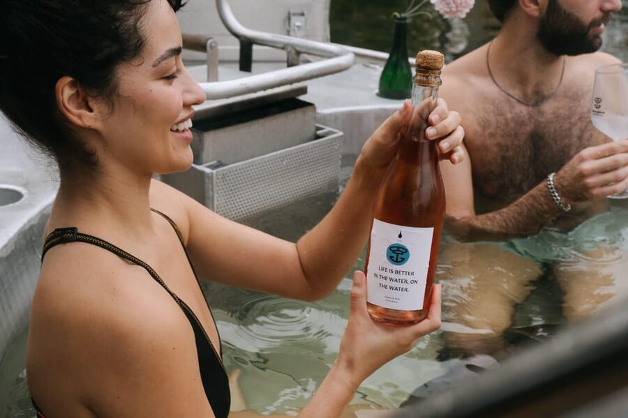 Berlin: Self-drive hot tub boat experience - What is included, and what you need to add
