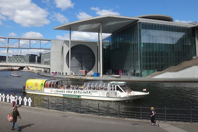 Berlin sightseeing boat tour on the Spree - Nikolaiviertel and the television tower