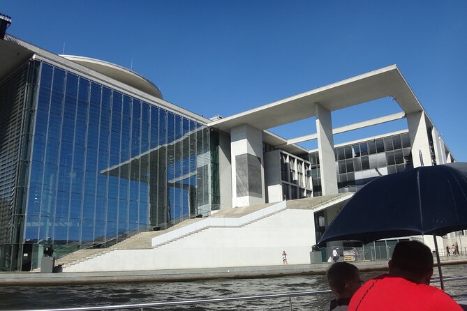 Berlin sightseeing boat tour on the Spree - The Reichstag and Berlin’s government quarter