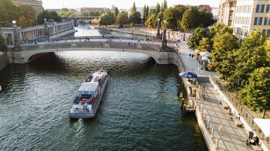 Berlin: Sightseeing Boat Tour on the Spree for Families - Starting near Alt-Moabit and Tiergartenviertel