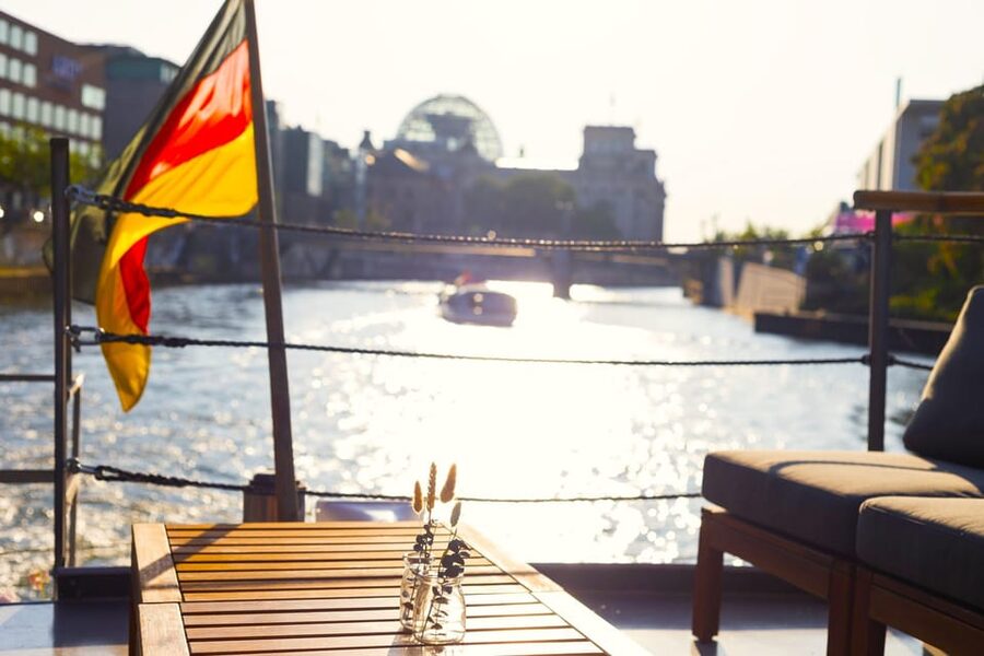 Berlin: Sightseeing Boat Tour on the Spree for Families - Passing Berlin’s government district and the Bundestag