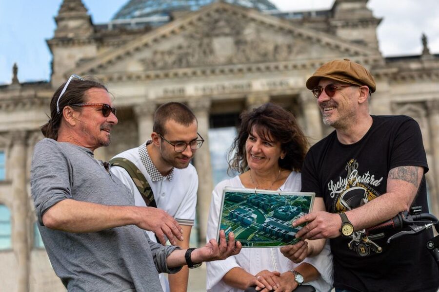 Berlin: Small Group Bike Tour Through City Center - Charité, Hauptbahnhof, and a changing capital