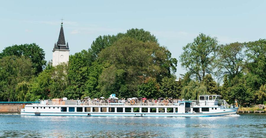 Berlin: Spree Boat Tour to Müggelsee - A river cruise that turns into a lake outing