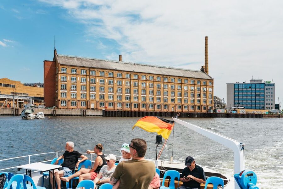 Berlin: Spree Boat Tour to Müggelsee - Food, drinks, and the right kind of afternoon