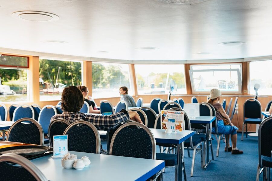 Berlin: Spree Boat Tour to Müggelsee - Leaving Treptower Park by boat