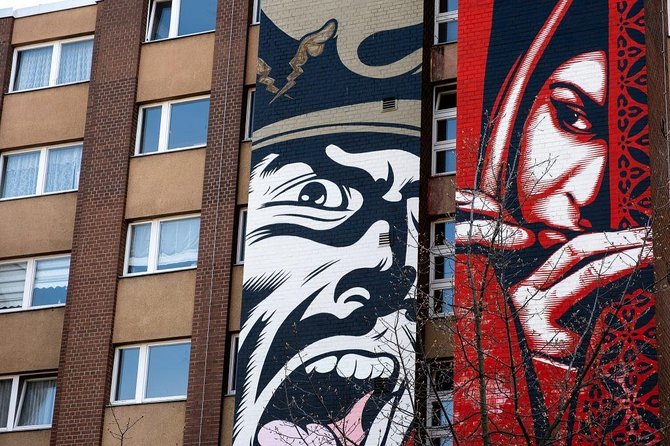 Berlin Street Art Walking Tour - Off The Grid - The gallery stop and commissioned art