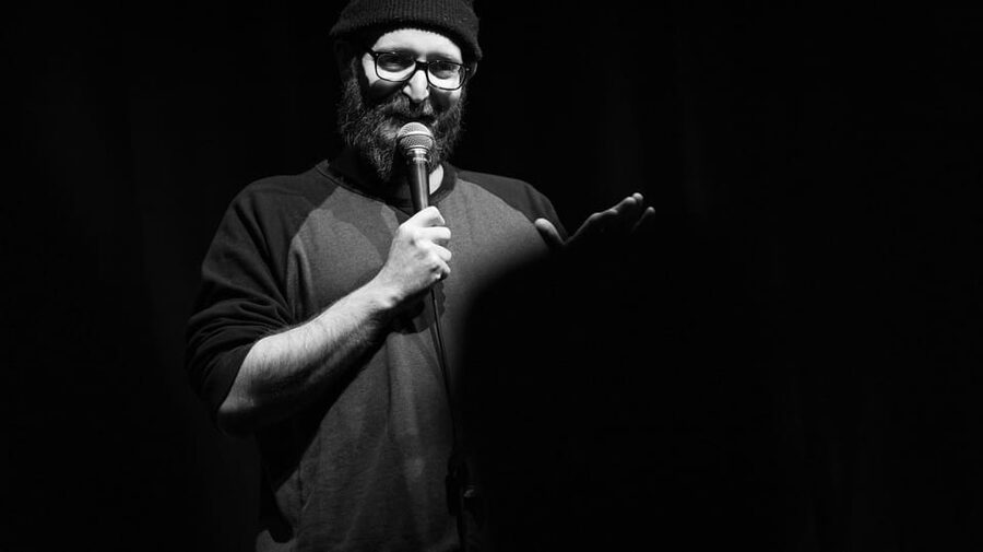Berlin: The Epic Comedy Club Friday Night Showcase - The Pre-Show Mixer and Bar