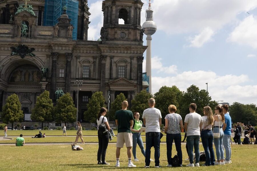 Berlin: the treasures of berlin - walking tour - Unter den Linden and the route to Bebelplatz