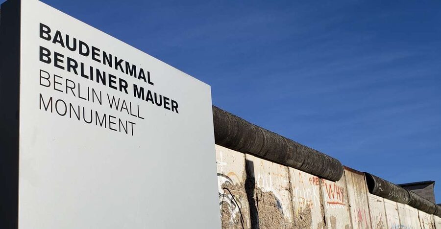 Berlin: The Wall and Cold War - a Private Walking Tour - Following the former borderline through Berlin