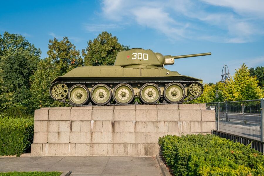 Berlin: Third Reich and Cold War 2 Hour Walking Tour - The Holocaust Memorial and the limits of a short tour