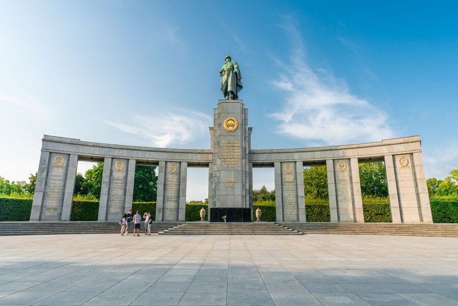 Berlin: Third Reich and Cold War 2 Hour Walking Tour - Detlev-Rohwedder-Haus and the birth of East Germany