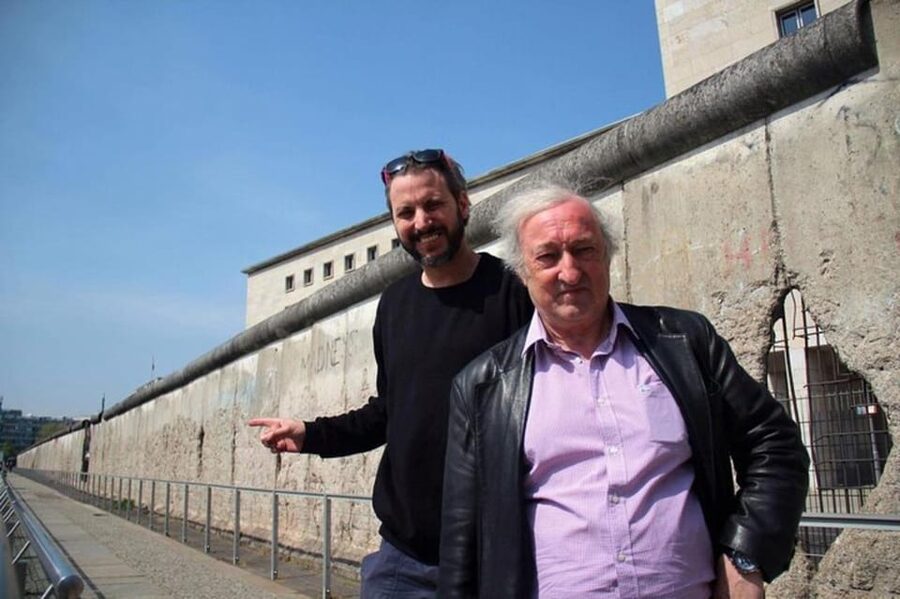 Berlin: Third Reich & Cold War Walking Tour - Hitler’s bunker site: confronting the final days