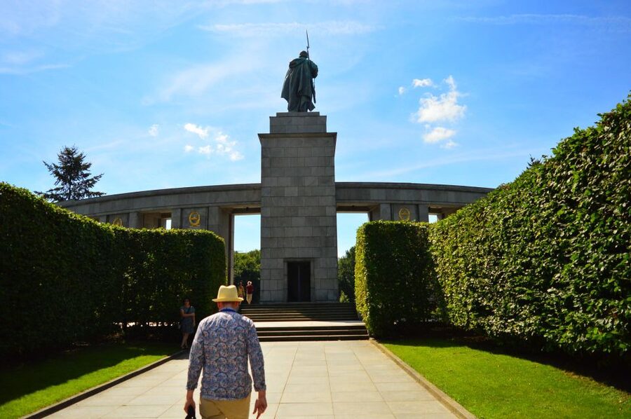 Berlin: Third Reich, Hitler, and WWII Walking Tour - The Reichstag and the Soviet assault