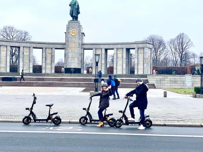 Berlin: Thrilling E-Scooter Adventure Tour - A fast-moving introduction to Berlin
