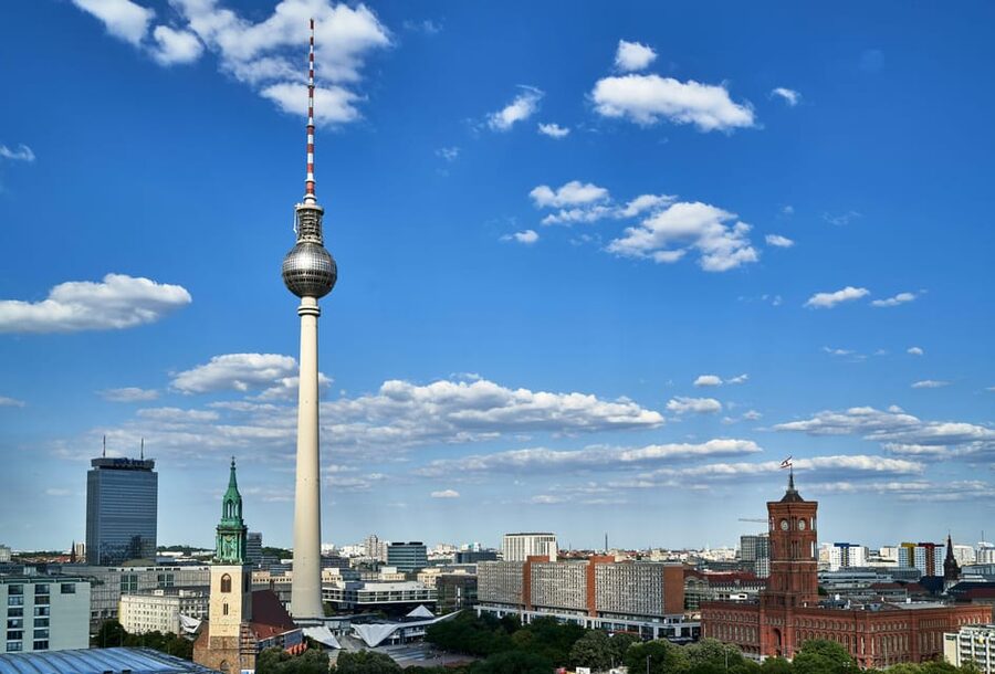 Berlin: Tour with Private Guide - Brandenburg Gate and the symbols of Berlin