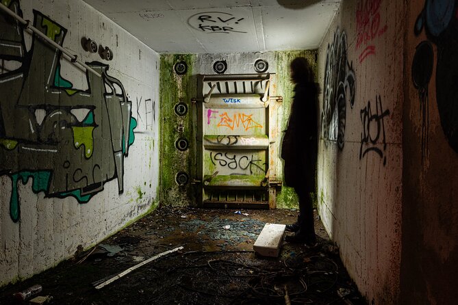 Berlin Urbex Adventure and History Tour - Dungeons and rooftops change the mood