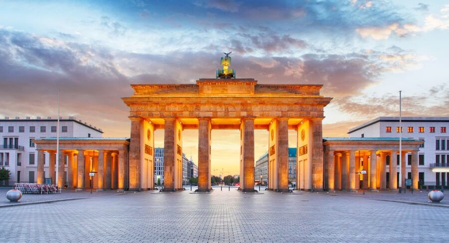Berlin: Walking Tour of the Top 10 Sightseeing Attractions - Key points to know before you book