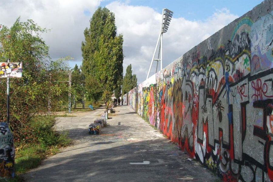 Berlin Wall: Small Group Guided Tour - Timing, group size, and the route ending
