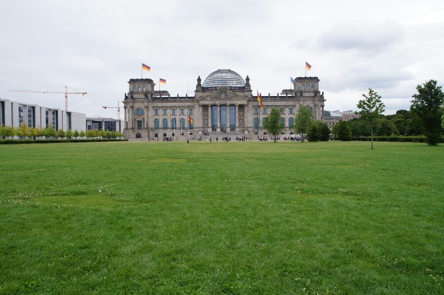 Berlín y el Nacionalsocialismo. Group Tour in Spanish - The Memorial to the Sinti and Roma Victims
