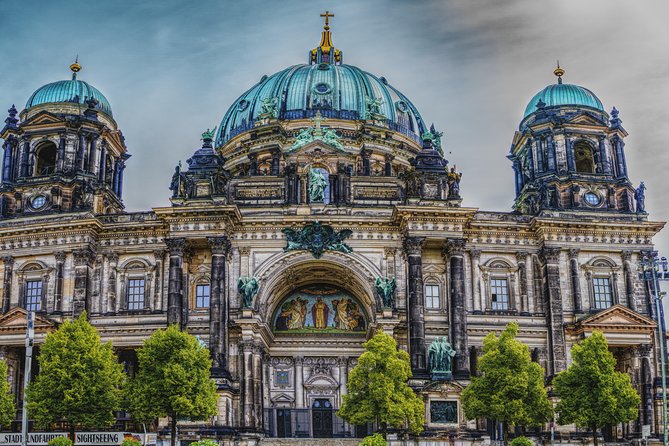 Best of Berlin with a licensed Guide - Checkpoint Charlie and the Cold War story