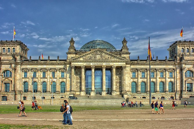 Best of Berlin with a licensed Guide - Potsdamer Platz and the remaining Wall