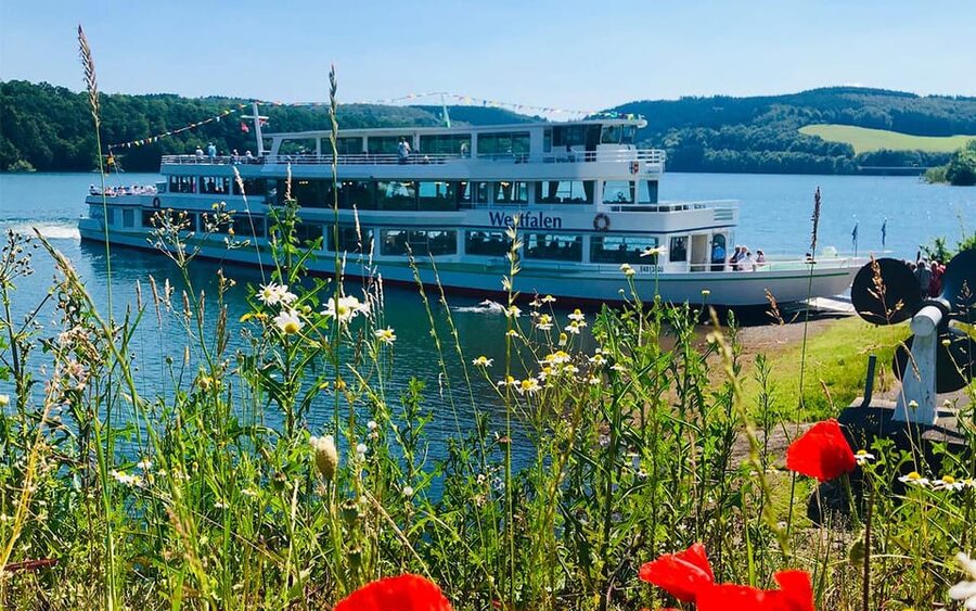 Biggesee: Boat Tour with All-inclusive cake buffet - Boarding at Sondern Talbrücke at 2:15 p.m.