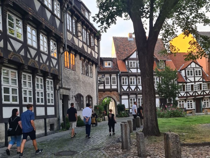 Braunschweig: Guided Walking Tour with Food Tastings - Dankwarderode Castle and the city’s major squares