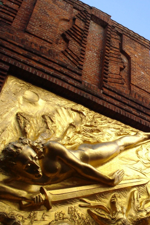 Bremen: Old Town Tour with Costumed Performer & Tour Guide - Ostertorwache and the Tour’s Social Edge