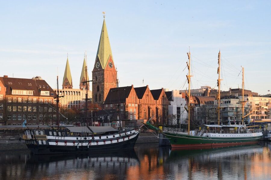 Bremen: Private Walking Tour with a Professional Guide - Starting Beneath Bremen’s Town Hall
