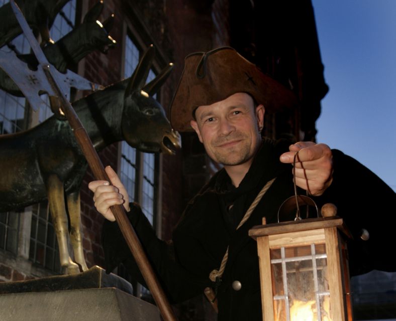 Bremen: Walking Tour in German with Night Guard - A night guard’s Bremen, not a standard city walk