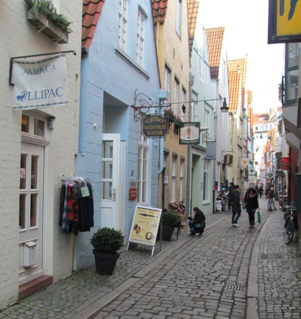 Bremen: Walking Tour of Historic Schnoor District - Entering Schnoor from Domsheide