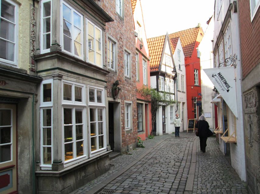 Bremen: Walking Tour of Historic Schnoor District - Half-timbered houses and close-set facades