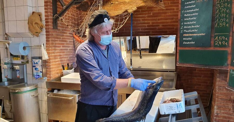 Bremerhaven: Fish Bite Guided Walking Tour - Fiedler’s fish market, Anno 1906