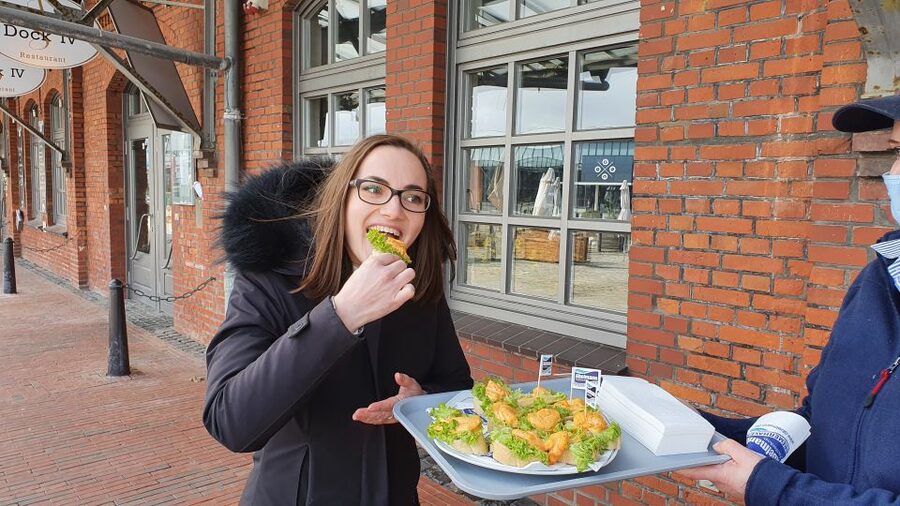 Bremerhaven: Fish Bite Guided Walking Tour - Räucherhütte Hartmann and the smell of the smokehouse