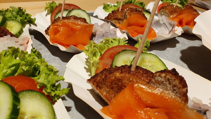 Bremerhaven: Fish Bite Guided Walking Tour - Abelmann’s Fischfeinkost and the craft of prepared fish