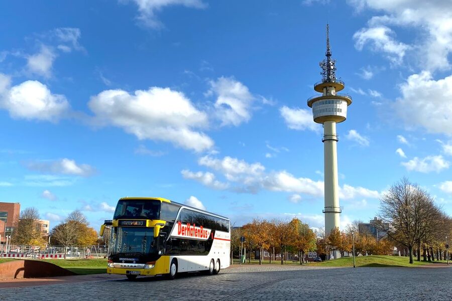 Bremerhaven: Harbor Bus Tour - The international port and its large ships