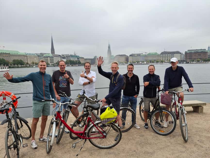 Celebs, Waterfronts and Nature Cycle Tour - Harvestehude, Krugkoppel, and the first lake views