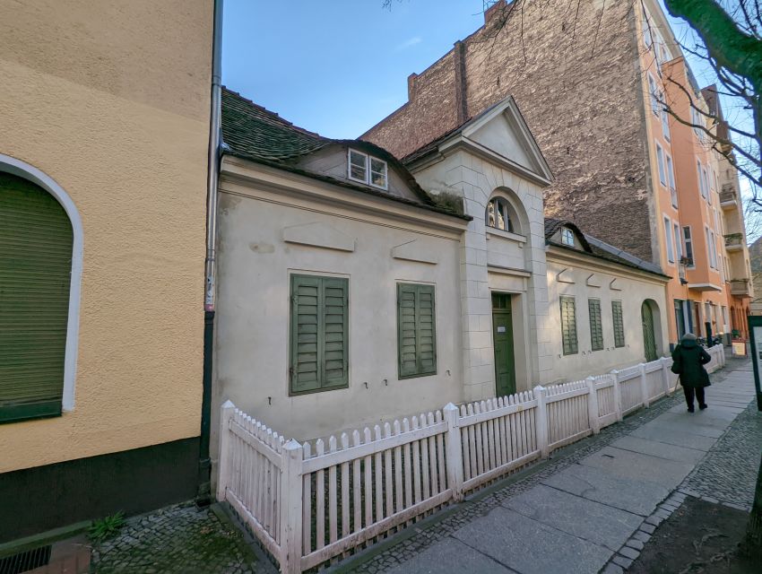 Charlottenburg: 2-Hour City Walking Tour - The 1786 schoolhouses and pre-war city building