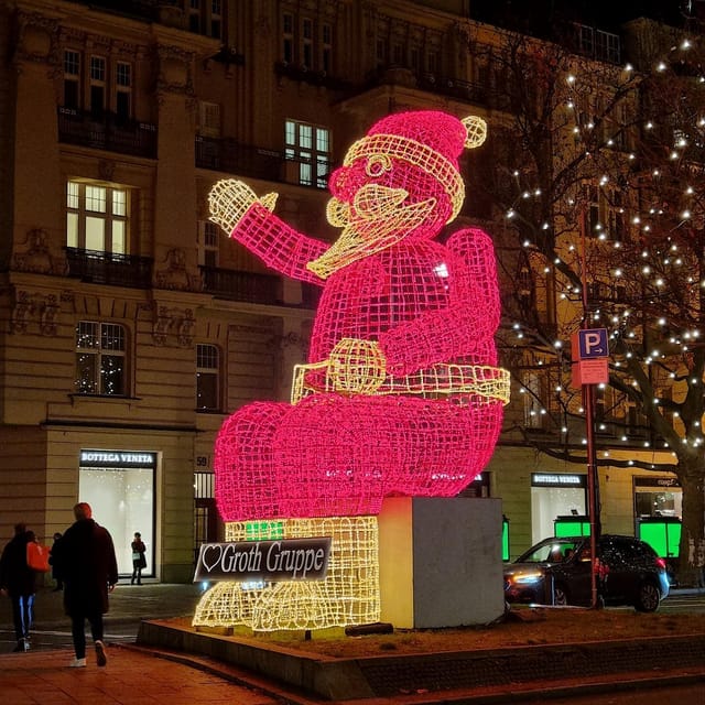 Christmas market lights tour bus through Berlin, free mulled wine (2.5 hours) - Checkpoint Charlie and Rotes Rathaus after dark