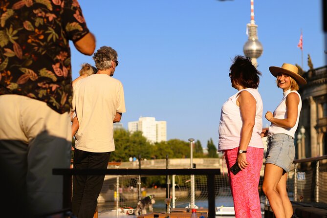 City lounge trip with the lounge ship through Berlin - Meeting point, timing, and booking care