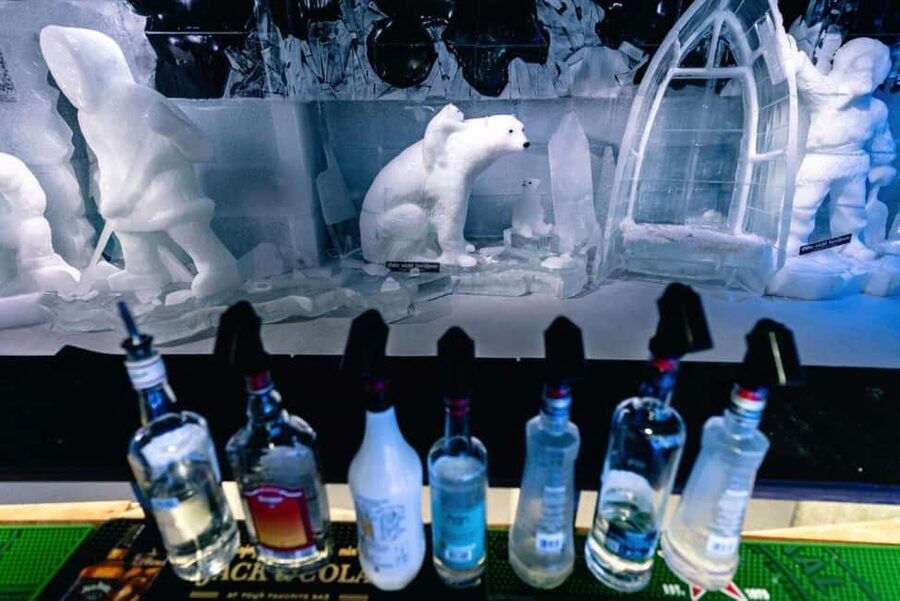 City Sightseeing Berlin: HOHO Bus - All Lines (A+B) & Icebar - Two Berlin routes that tell different stories