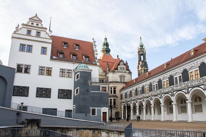 City tour and castle tour with green vaults, parade rooms and much more - The Green Vault is the visual high point