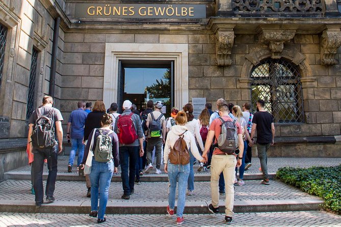City Tour and Guided Tour in the New Green Vault - Program C - The Festive - Semperoper from the outside