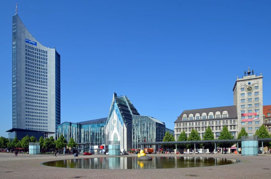 City tour on foot, by S-Bahn and tram - The guide makes the difference