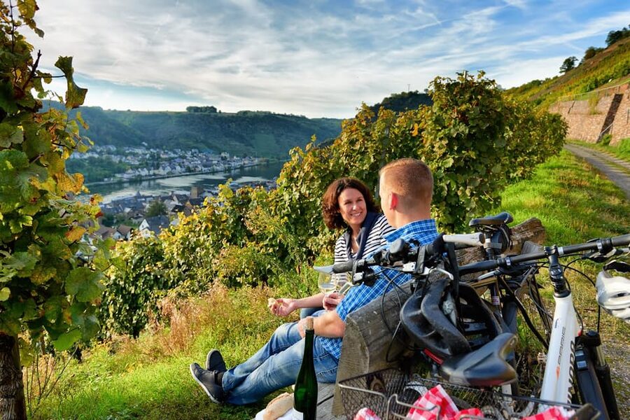 Cochem: Bike and Boat Tour with Picnic and Wine Tasting - Beilstein, the day’s turning point