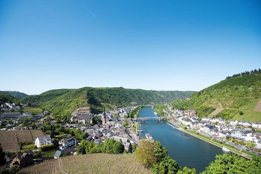 Cochem: KD Panoramic Evening Cruise on the Moselle River - The first view of Reichsburg Castle