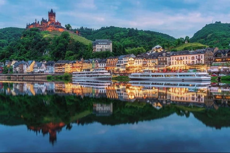 Cochem: Panorama-Schiff-Tour 1 Stunde bis Ernst und zurück - Boarding below Skagerrak Bridge